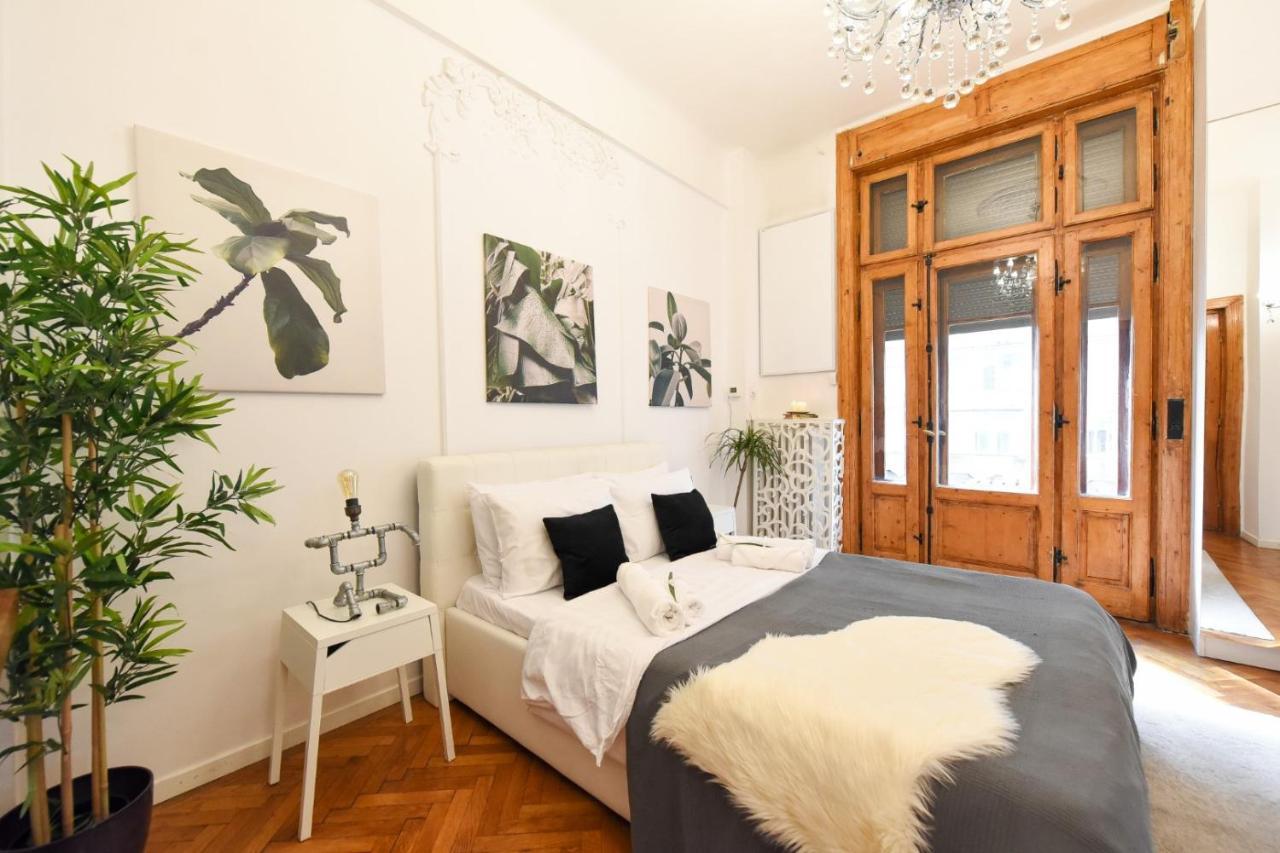 Apartamento Love.Travel.Explore ♥️Apt W/ Balcony In Old Town Bucarest Exterior foto