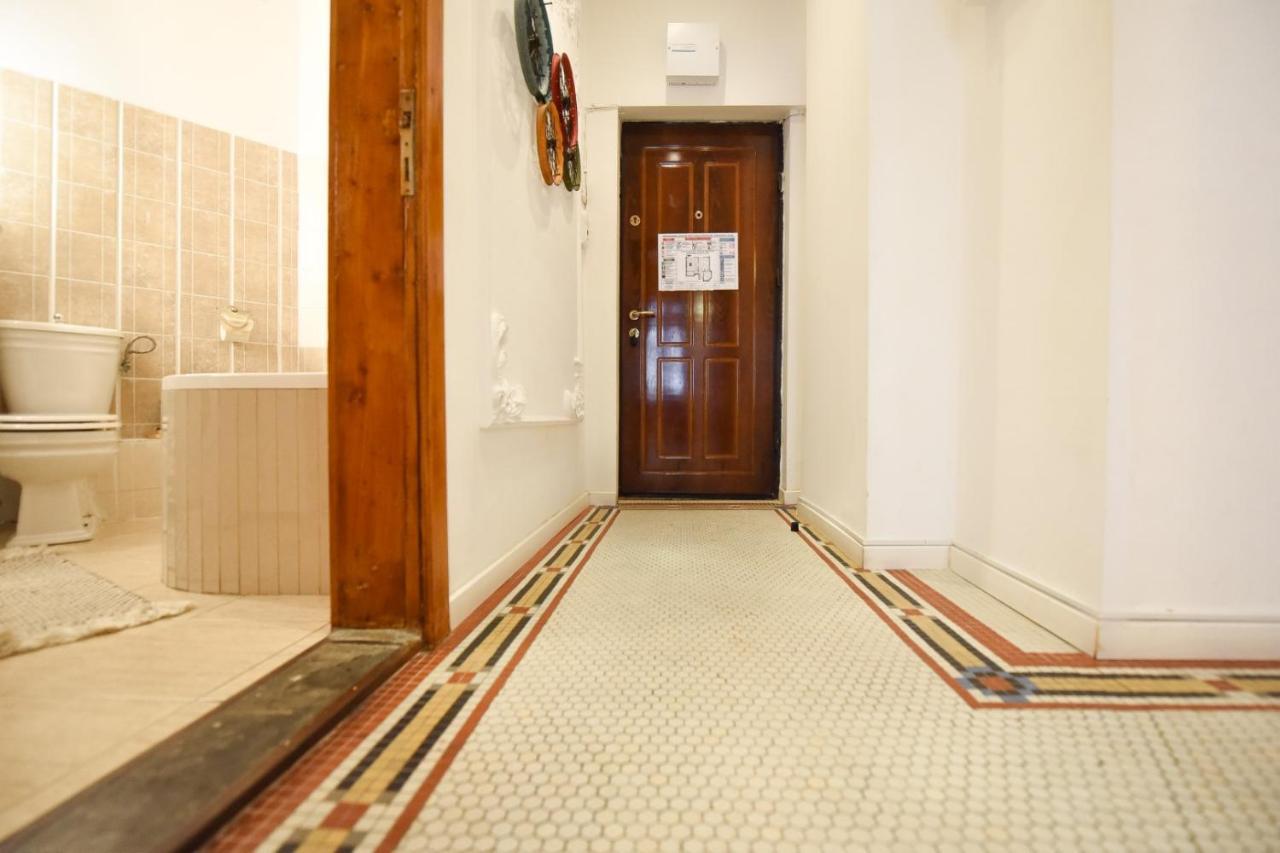 Apartamento Love.Travel.Explore ♥️Apt W/ Balcony In Old Town Bucarest Exterior foto