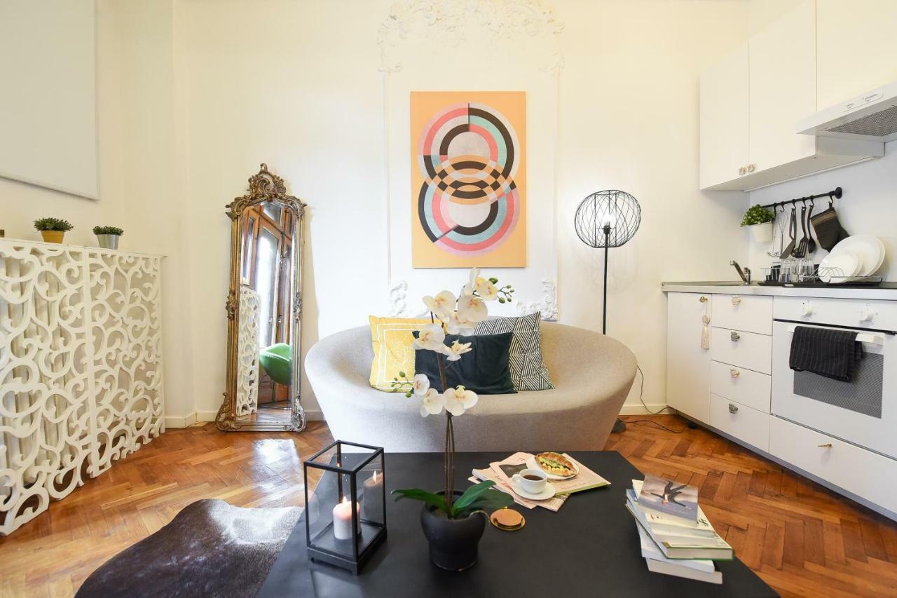 Apartamento Love.Travel.Explore ♥️Apt W/ Balcony In Old Town Bucarest Exterior foto