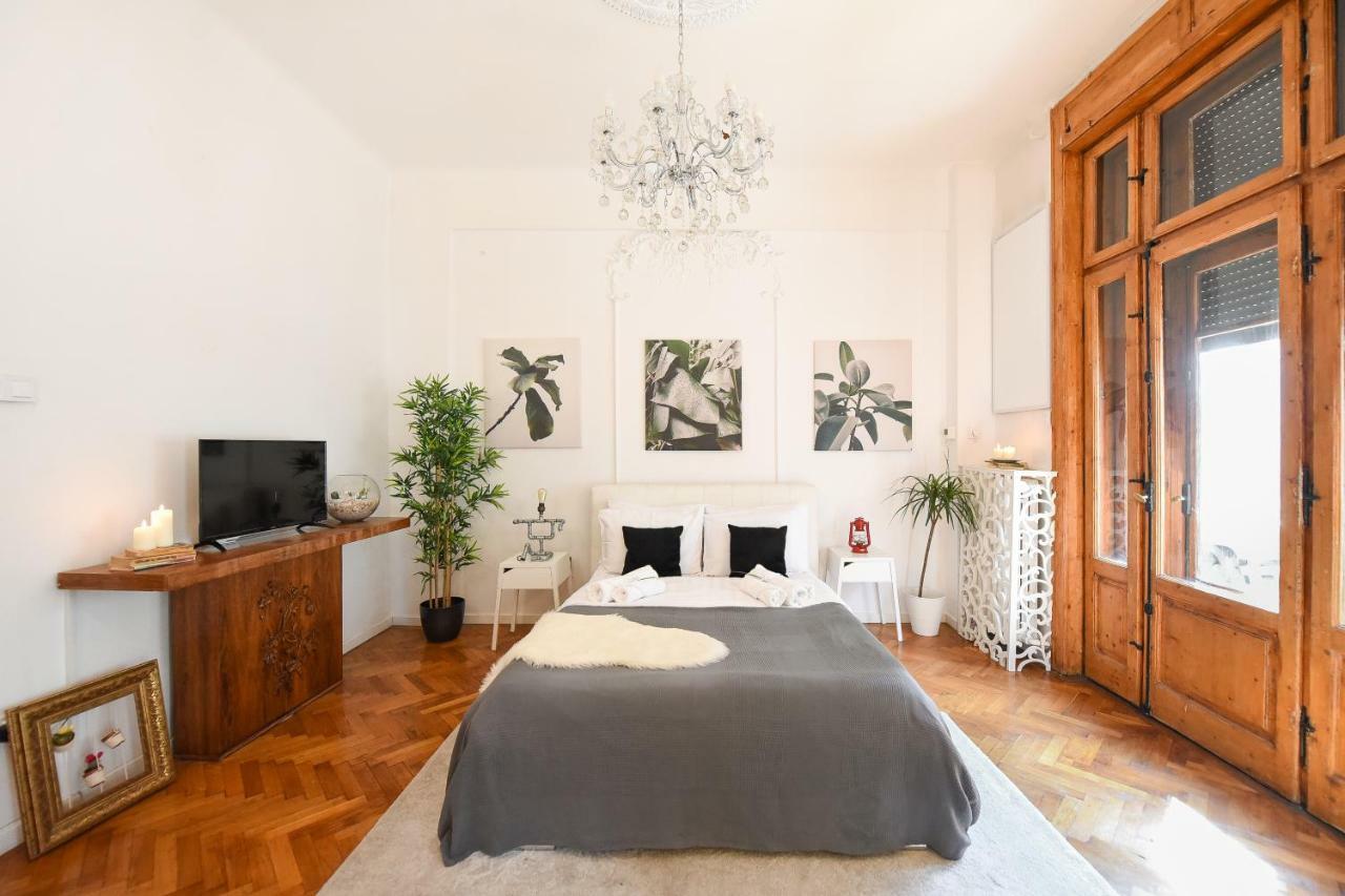 Apartamento Love.Travel.Explore ♥️Apt W/ Balcony In Old Town Bucarest Exterior foto